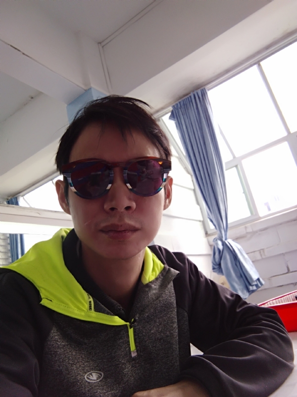 五华移民男的第一张照片--平潭相亲服务中心