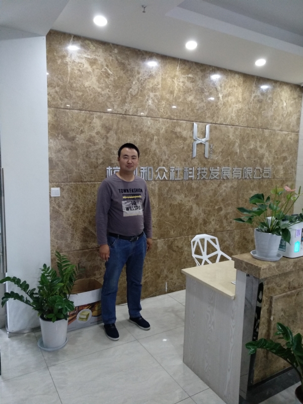 雨中的伞的第一张照片--平潭相亲服务中心