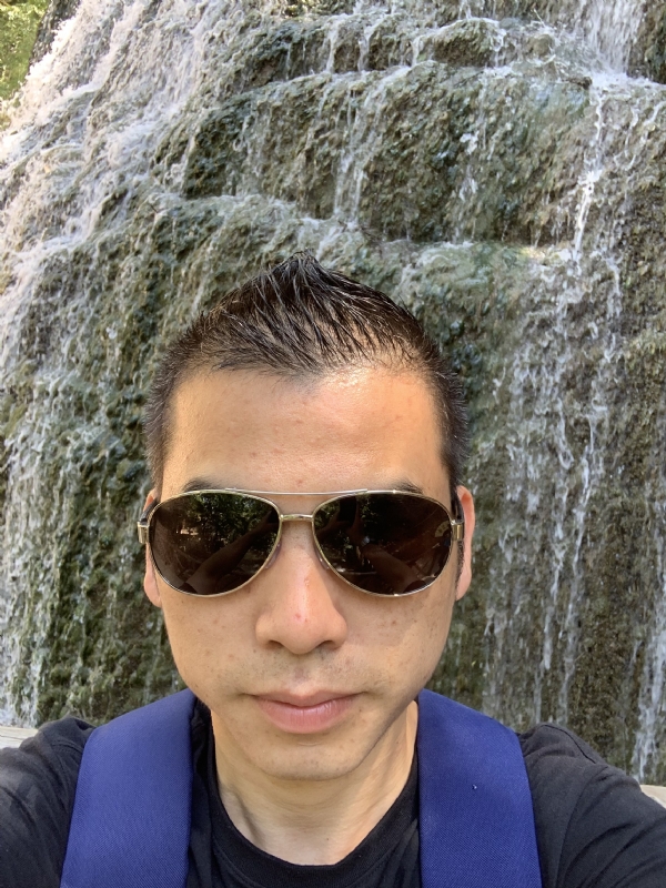 高兴的第二张照片--平潭相亲服务中心