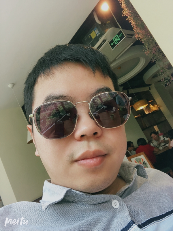 月台等路人的第一张照片--平潭相亲服务中心