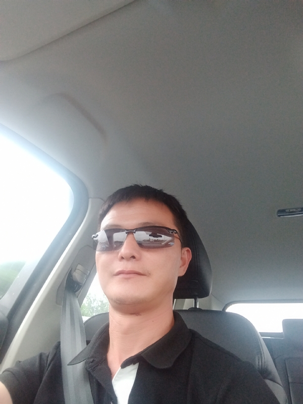 孤独的男人的第二张照片--平潭相亲服务中心