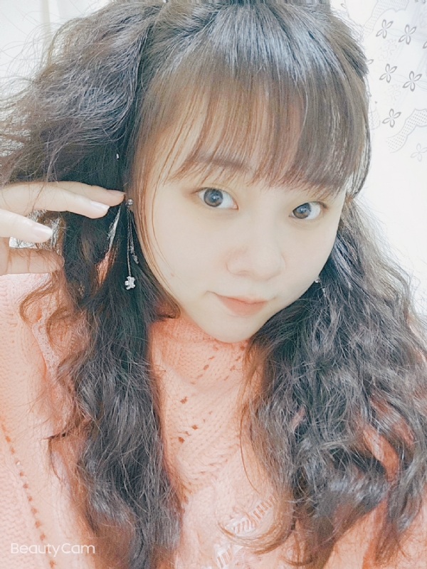 艾薇儿的第一张照片--平潭相亲服务中心