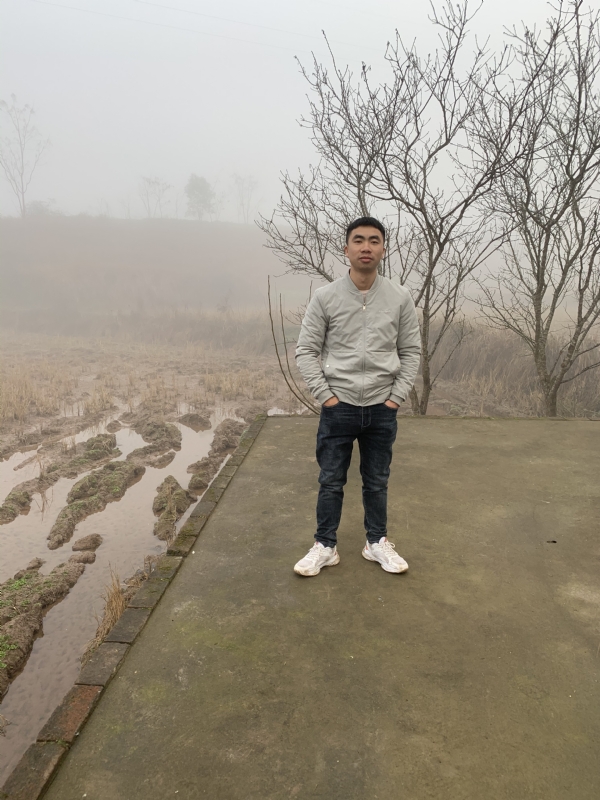 迷路的小猪的第一张照片--平潭相亲服务中心