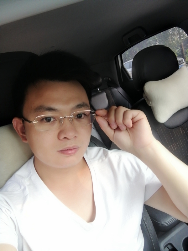 幸福的拥抱的第二张照片--平潭相亲服务中心