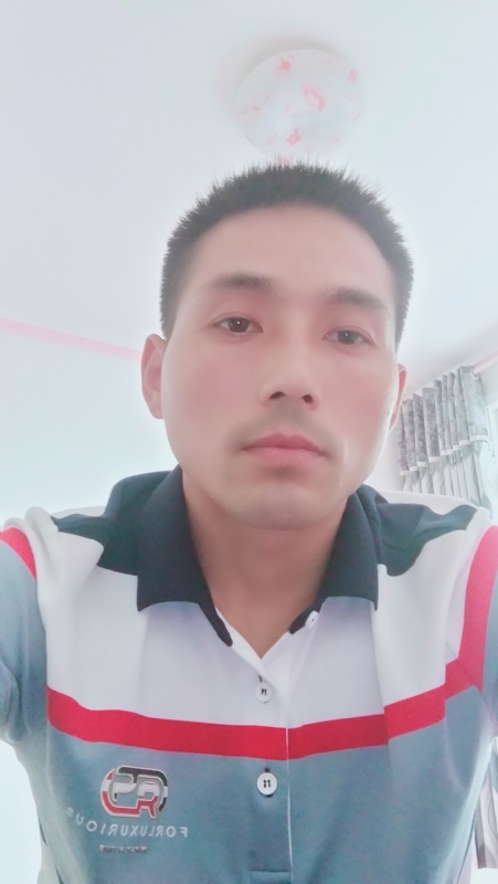染红尘世的第二张照片--平潭相亲服务中心