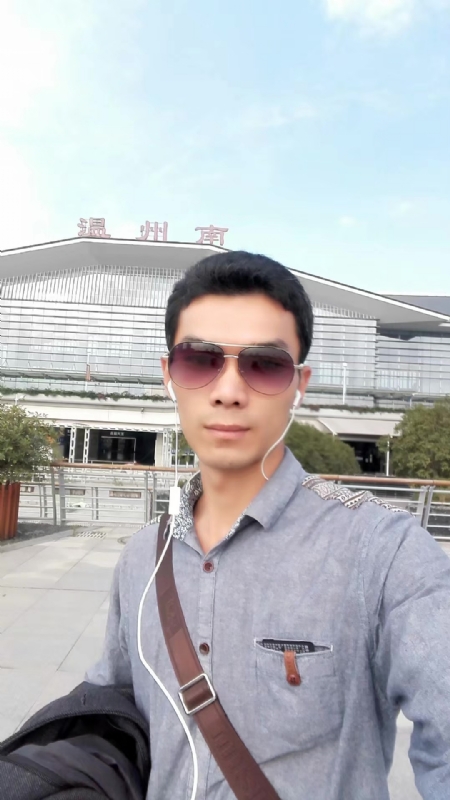错把真心喂了狗的第三张照片--平潭相亲服务中心