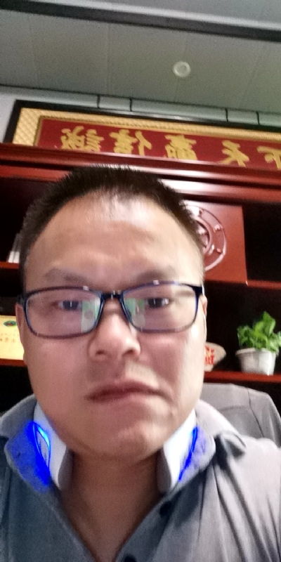 模具工匠的第一张照片--平潭相亲服务中心