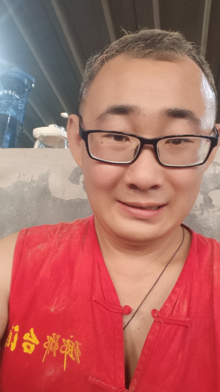 黑黑一笑的第二张照片--平潭相亲服务中心