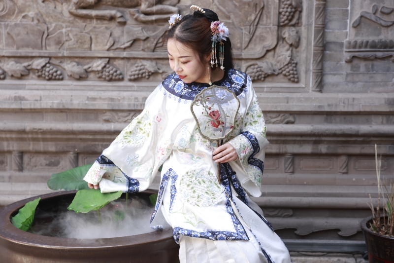 认真的雪的第一张照片--平潭相亲服务中心